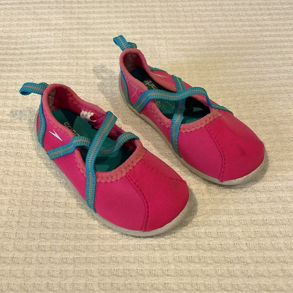 SPEEDO | water shoes | size M (7-8)
